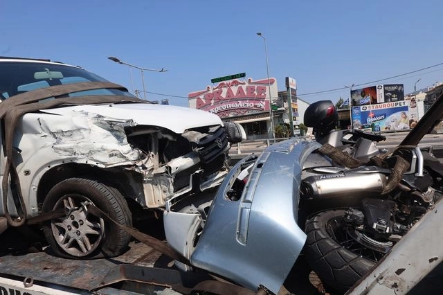 Σοβαρό τροχαίο στην Αγία Παρασκευή – Νεκρός αναβάτης μηχανής
