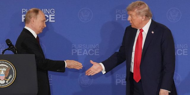 Βλαντίμιρ Πούτιν και Ντόναλντ Τραμπ