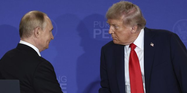 Τραμπ – Πούτιν: “10άρι”, “πολύ θετική” – Πώς αποτιμούν οι δύο πλευρές τη συνάντηση στην Αλάσκα