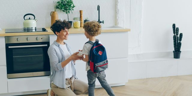 H σχολική τσάντα. Με ποια κριτήρια πρέπει να κάνουν οι γονείς την επιλογή;