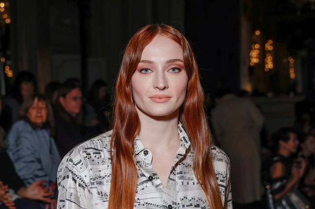 Sophie Turner: Η άβολη στιγμή που με ένα νεύμα της χάλασε τον αρραβώνα διάσημου ζευγαριού