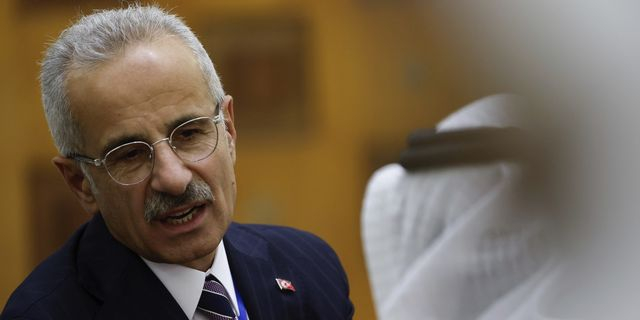 Τουρκία: Ο υπουργός Μεταφορών έτρεχε με 200 και το “διαφήμισε” στα Social