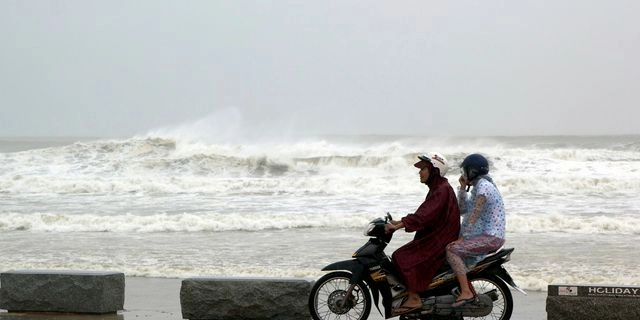 Εκκένωση παραθαλάσσιων περιοχών στο Βιετνάμ καθώς πλησιάζει ο τυφώνας Κατζίκι