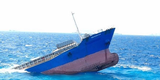 Βυθίστηκε προς τα δεξιά το φορτηγό πλοίο στη Σητεία