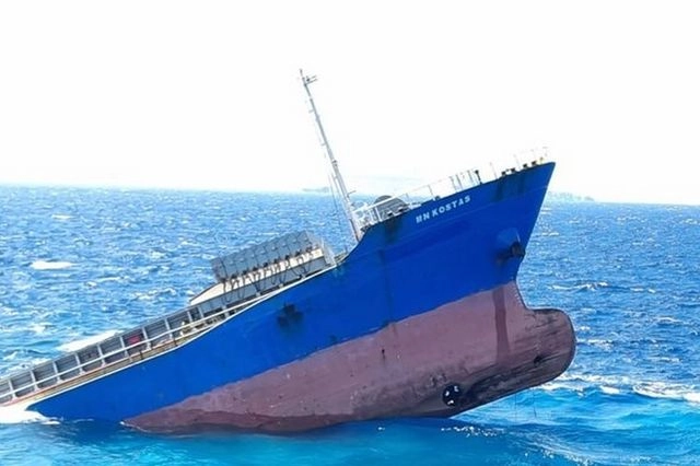 Βυθίστηκε προς τα δεξιά το φορτηγό πλοίο στη Σητεία