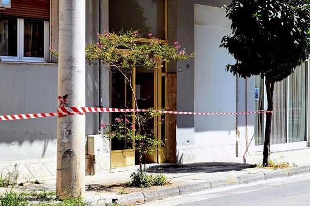Το σπίτι της 36χρονης, θύμα γυναικοκτονίας από τον 40χρονο σύζυγό της στον Βόλο
