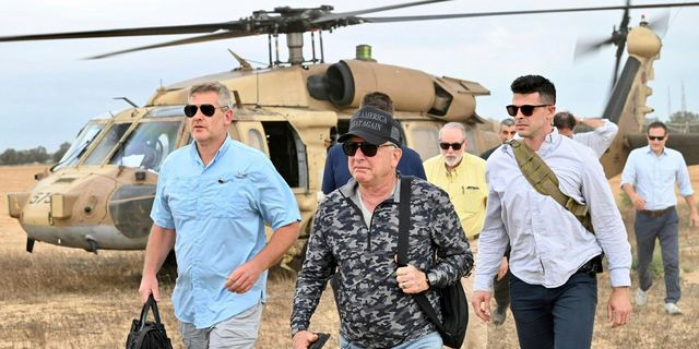 Ο Γουίτκοφ στη διανομή τροφίμων της GHF