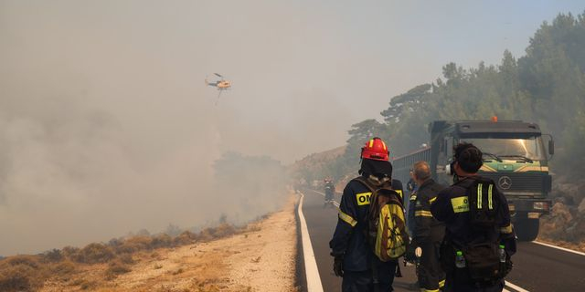Φωτιά στη Χίο: Χωρίς ρεύμα για τουλάχιστον μια εβδομάδα