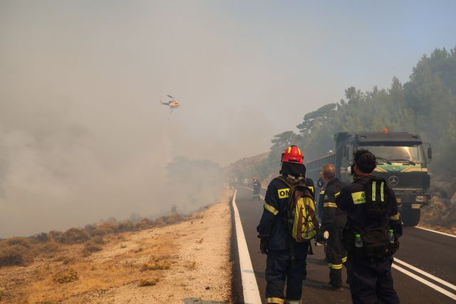 Φωτιά στη Χίο: Χωρίς ρεύμα για τουλάχιστον μια εβδομάδα