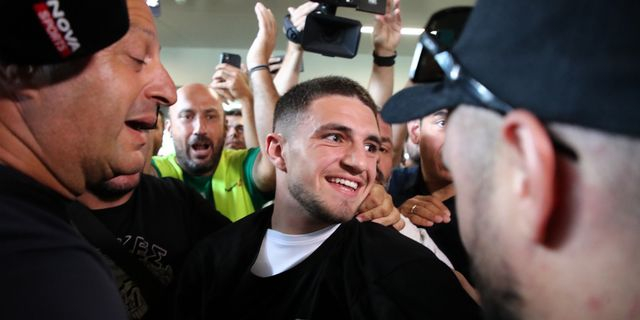 ΠΑΟΚ – Μεταγραφές: Εκατοντάδες ασπρόμαυροι στο αεροδρόμιο “Μακεδονία” για τον Ζαφείρη