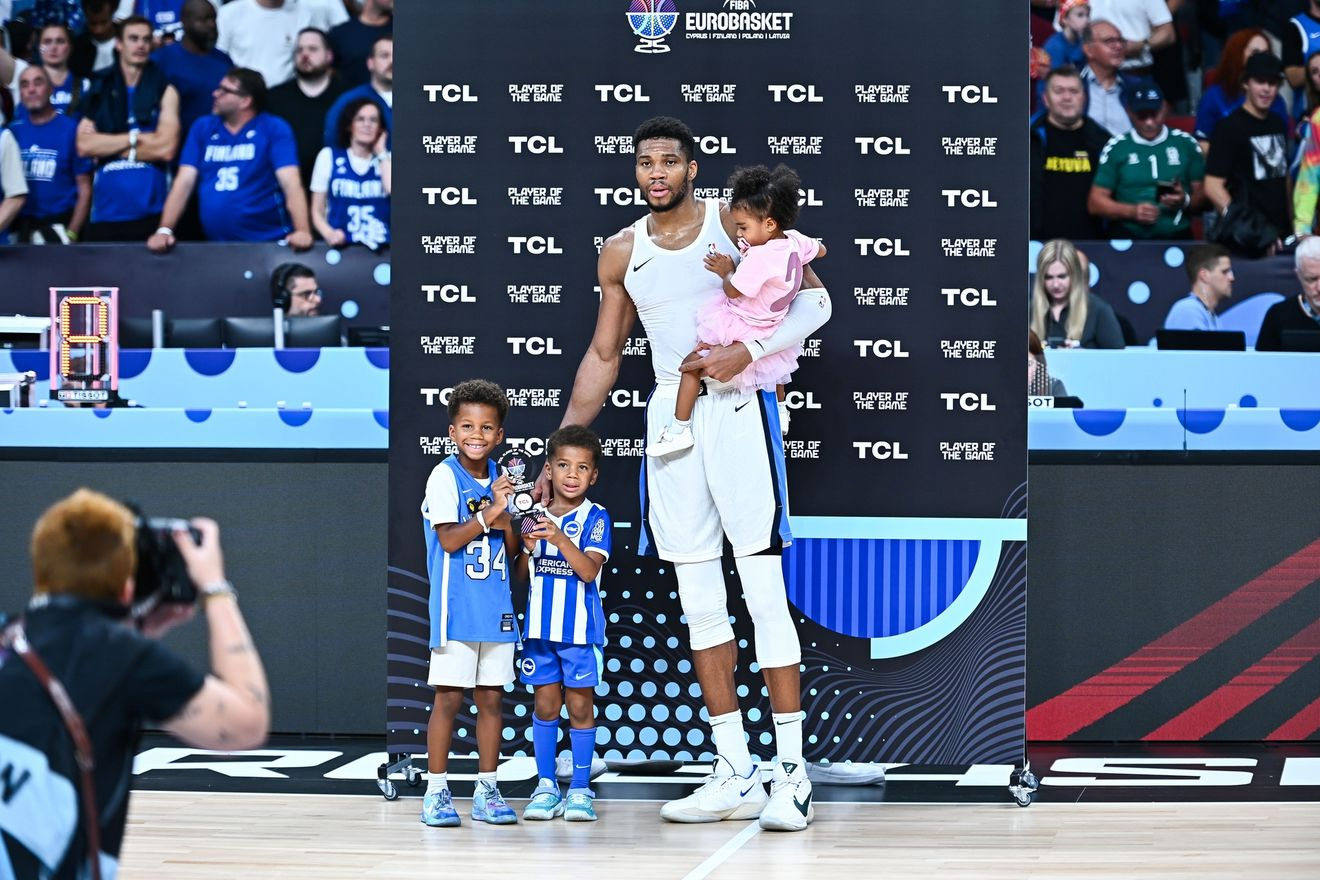 Ο Γιάννης Αντετοκούνμπο