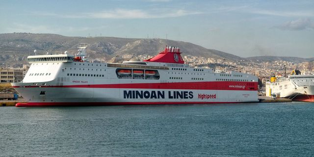 “Knossos Palace”: Δεν προσέγγισε τη Μήλο, λόγω απαγορευτικού – Ένταση μεταξύ των επιβατών