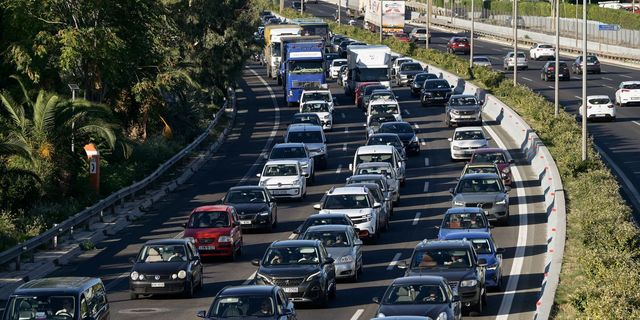 Κίνηση στους δρόμους: Μεγάλες καθυστερήσεις στην Κηφισίας λόγω τροχαίου