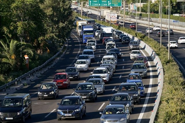 Κίνηση στους δρόμους: Μεγάλες καθυστερήσεις στην Κηφισίας λόγω τροχαίου