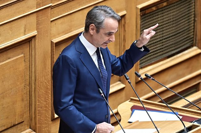 Ο Μητσοτάκης προσπαθεί να μαζέψει ξανά την “όλη ΝΔ”