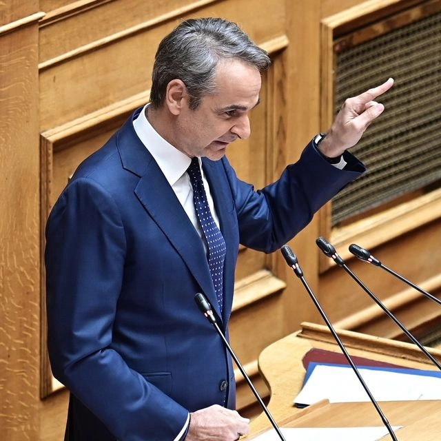 Ο Μητσοτάκης προσπαθεί να μαζέψει ξανά την “όλη ΝΔ”