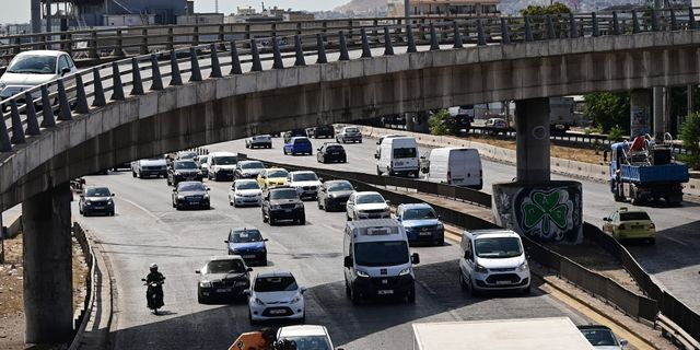 Παλαιό Φάληρο: Καραμπόλα 5 αυτοκινήτων στη Λεωφόρο Ποσειδώνος
