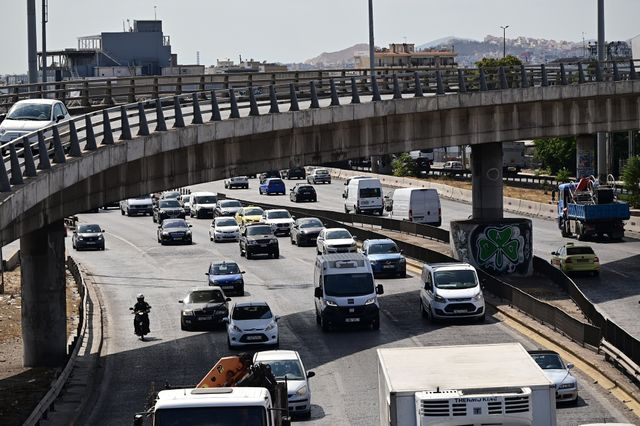 Παλαιό Φάληρο: Καραμπόλα 5 αυτοκινήτων στη Λεωφόρο Ποσειδώνος