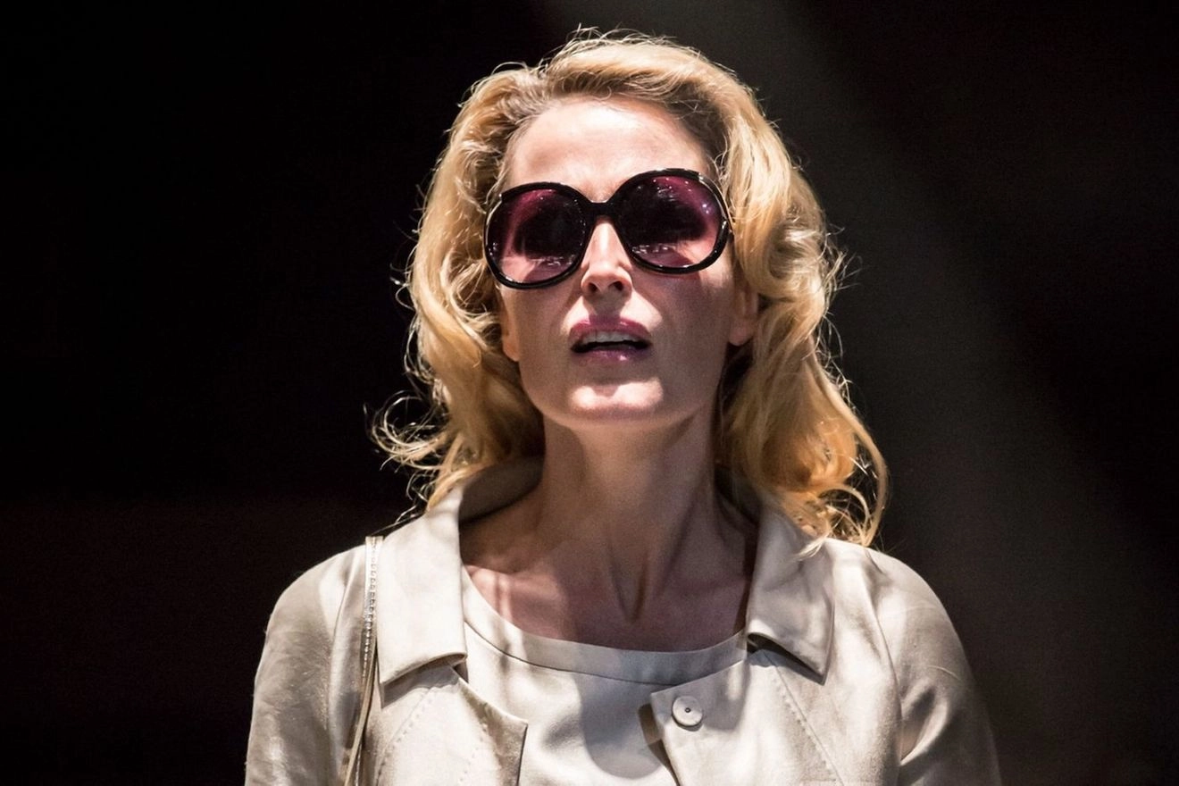 A-Streetcar-Named-Desire-Gillian-Anderson-National-Theatre-Live-Photo-Johan-Persson_m