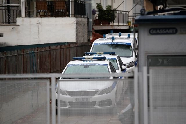 Μεταγωγή στο αυτόφωρο του Βασίλη Μπισμπίκη
