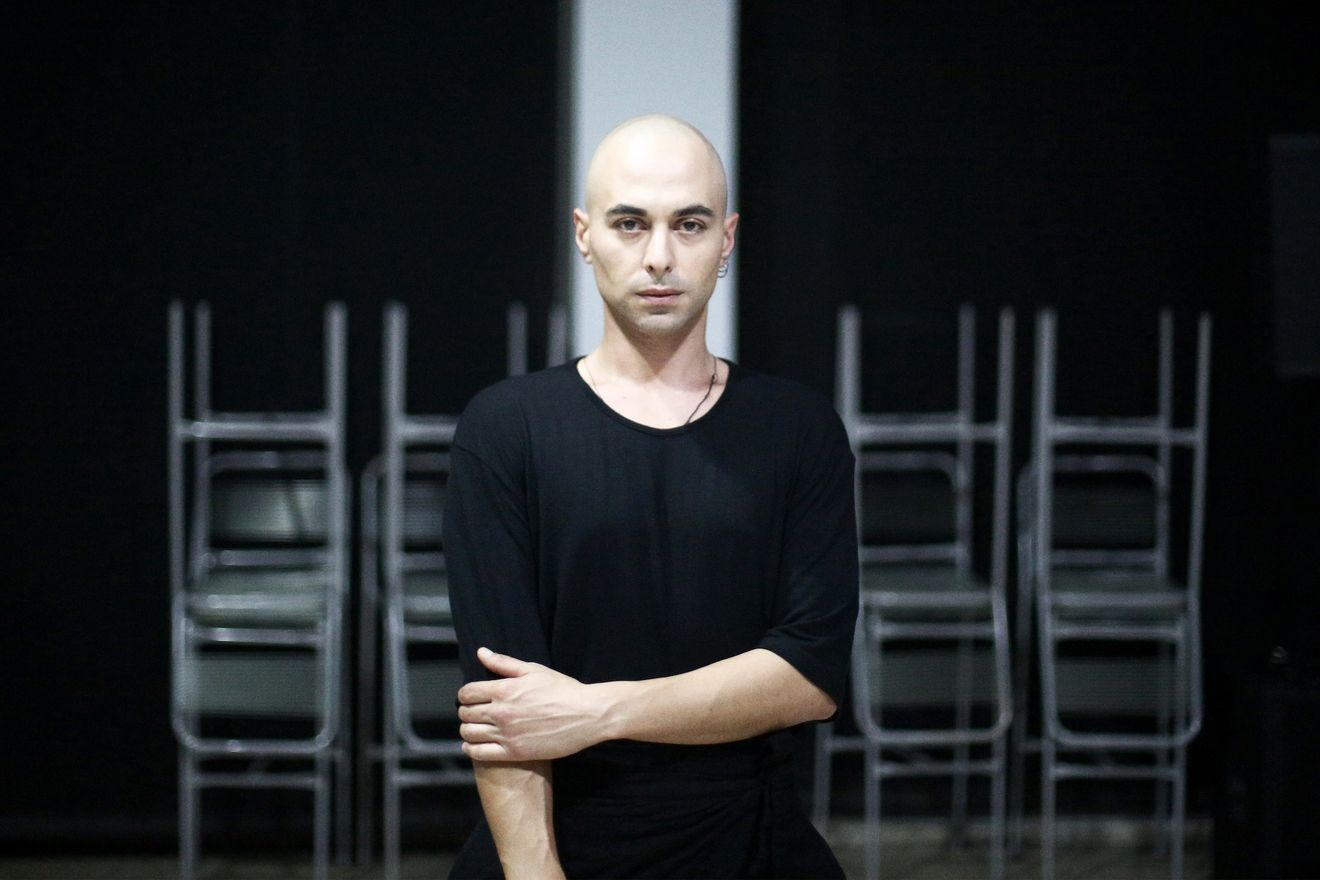 “Μέσα στο ναρκοπέδιο, μου είπαν πως θα μάθω να χορεύω” – 8 επιπλέον παραστάσεις