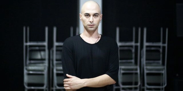 “Μέσα στο ναρκοπέδιο, μου είπαν πως θα μάθω να χορεύω” – 8 επιπλέον παραστάσεις