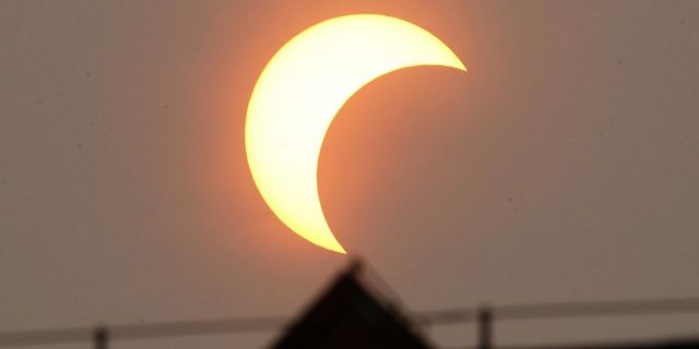 Απόψε η μερική έκλειψη ηλίου – Πώς μπορείτε να δείτε το φαινόμενο