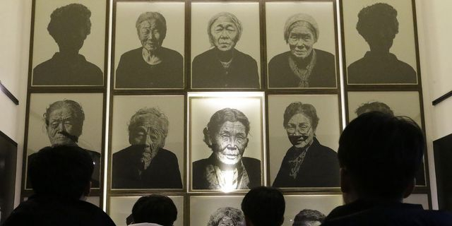 Ιστορική στιγμή: Γυναίκες από τη Nότια Κορέα καταθέτουν αγωγή κατά του αμερικανικού στρατού για πορνεία