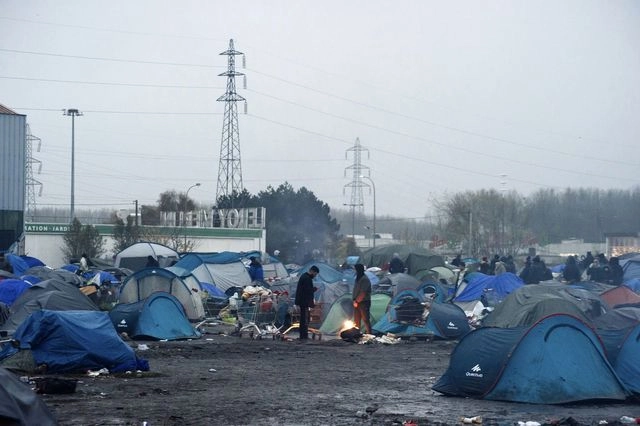Μάγχη: Περισσότεροι από χίλιοι άνθρωποι διέσχισαν το στενό σε μία ημέρα