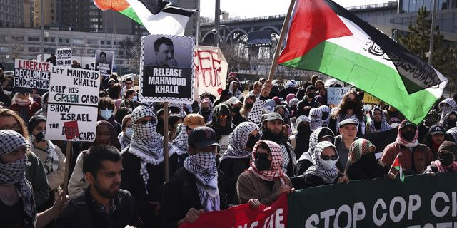 Ο δικαστής που έβαλε φρένο στον Τραμπ για την πολιτική απέλασης φιλοπαλαιστίνιων ακαδημαϊκών