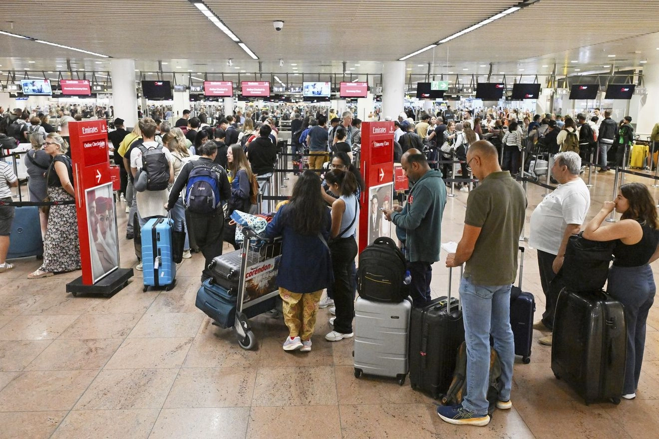 Δεύτερη ημέρα χάους σε αεροδρόμια – Τα σενάρια για την κυβερνοεπίθεση