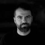 Άλκης Κωνσταντινίδης: “Φωτογραφίζω για να μη ξεχαστεί ό,τι είναι σημαντικό”