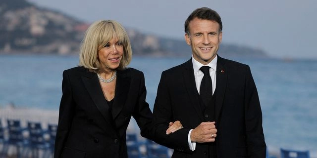 Μπριζίτ Μακρόν: Θα αποδείξει στο δικαστήριο με στοιχεία ότι δεν γεννήθηκε άνδρας