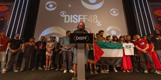 Χρυσός Διόνυσος στο εκπληκτικό “Noi”, λήξη με Παλαιστίνη και αποδοκιμασίες προς Φωτήλα