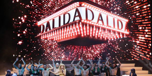 Όλγα Βενέτη – Η Δαλιδά έκανε τα πάντα να μοιάζουν με βεγγαλικά, αθώα και επικίνδυνα