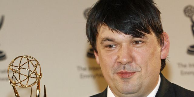 Ο δημιουργός του “Father Ted” συνελήφθη για τρανσφοβικές αναρτήσεις