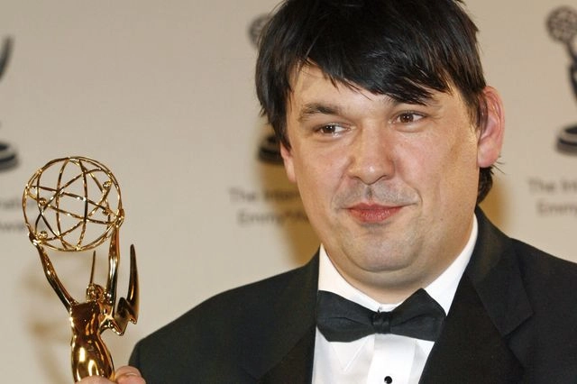 Ο δημιουργός του “Father Ted” συνελήφθη για τρανσφοβικές αναρτήσεις