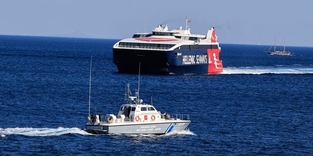 Βλάβη σε καταμαράν που εκτελούσε το δρομολόγιο Ύδρα – Πειραιάς: Οι επιβάτες μεταφέρθηκαν με άλλο πλοίο