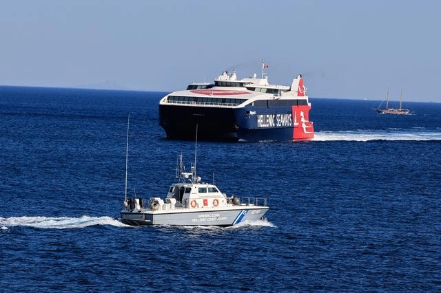 Βλάβη σε καταμαράν που εκτελούσε το δρομολόγιο Ύδρα – Πειραιάς: Οι επιβάτες μεταφέρθηκαν με άλλο πλοίο