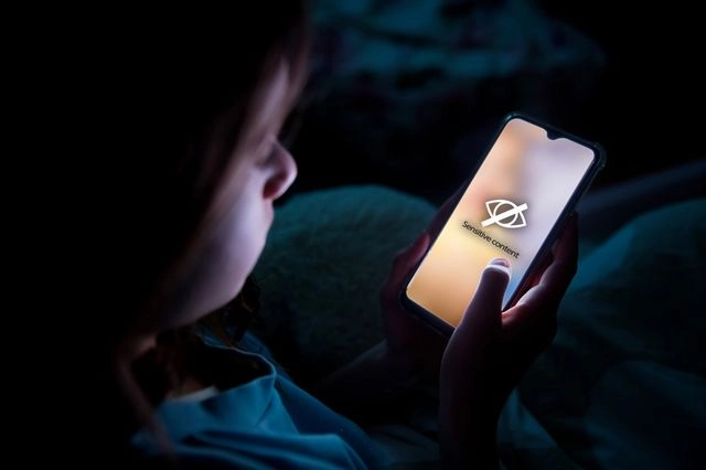 Έχει νόημα η απαγόρευση των social στους κάτω των 16;