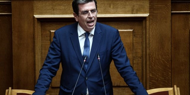 Βγήκαν μαχαίρια στη ΝΔ για το μεταναστευτικό