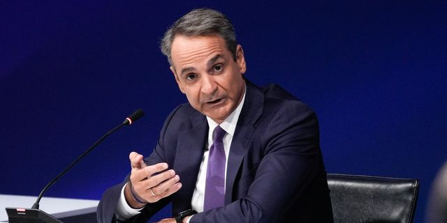 Τα μηνύματα Μητσοτάκη στους “δελφίνους” και ο ορίζοντας του 2027