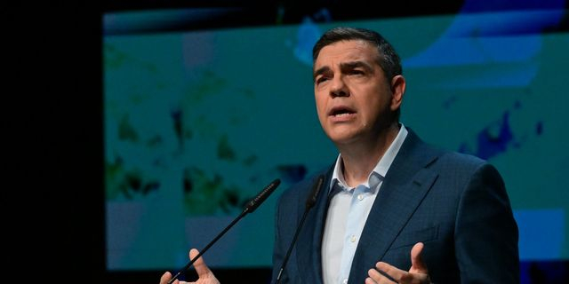 Tσίπρας: Συρρικνώνουν το κοινωνικό κράτος, ενώ αυξάνουν τις απευθείας αναθέσεις