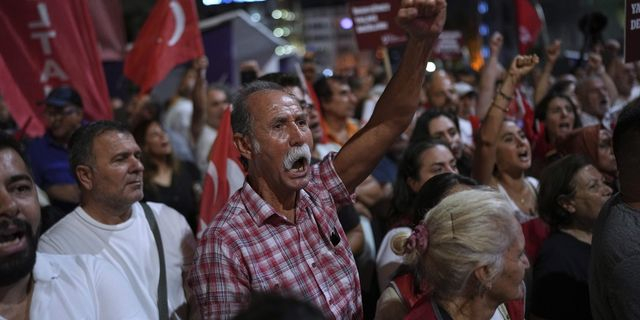 Τουρκία: Καθαιρέθηκε ο επικεφαλής και η διοίκηση του CHP στην Κωνσταντινούπολη