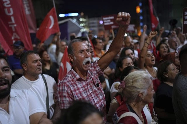 Τουρκία: Καθαιρέθηκε ο επικεφαλής και η διοίκηση του CHP στην Κωνσταντινούπολη