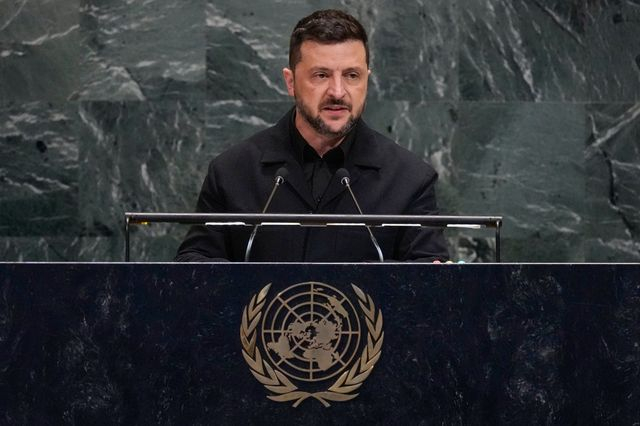 Ζελένσκι στον ΟΗΕ: “Τα όπλα αποφασίζουν ποιος θα επιβιώσει”