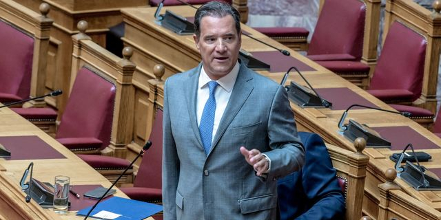 Πονηρός Άδωνις: Εγκωμιάζει Τσίπρα, προειδοποιεί Μητσοτάκη…