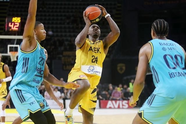 ΑΕΚ – Φενέρμπαχτσε 102-102: Πήγαν στη δεύτερη παράταση, δεν την έπαιξαν και έληξε ισόπαλο