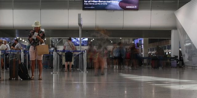 Συνεχίζονται οι καθυστερήσεις – Τι ζητούν οι ελεγκτές, τι απαντά ο υπουργός
