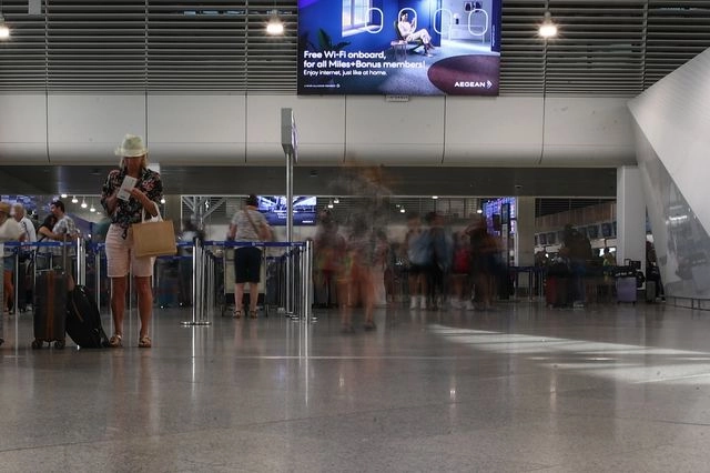 “Ελ. Βενιζέλος”: Συνεχίζονται οι καθυστερήσεις – Τι ζητούν οι ελεγκτές, τι απαντά ο υπουργός